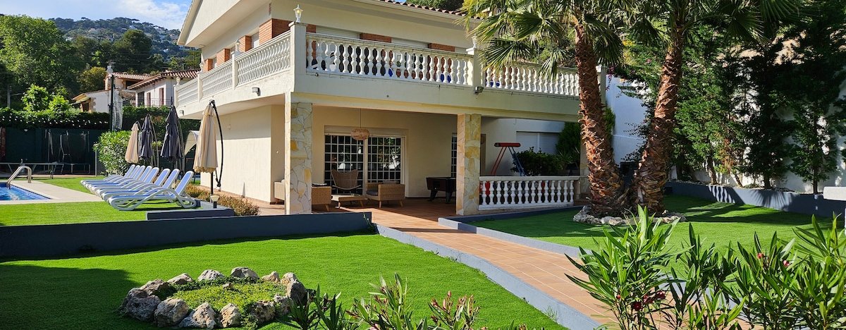 Villa Ainara luxury,with sports area Lloret de mar gallery image 2