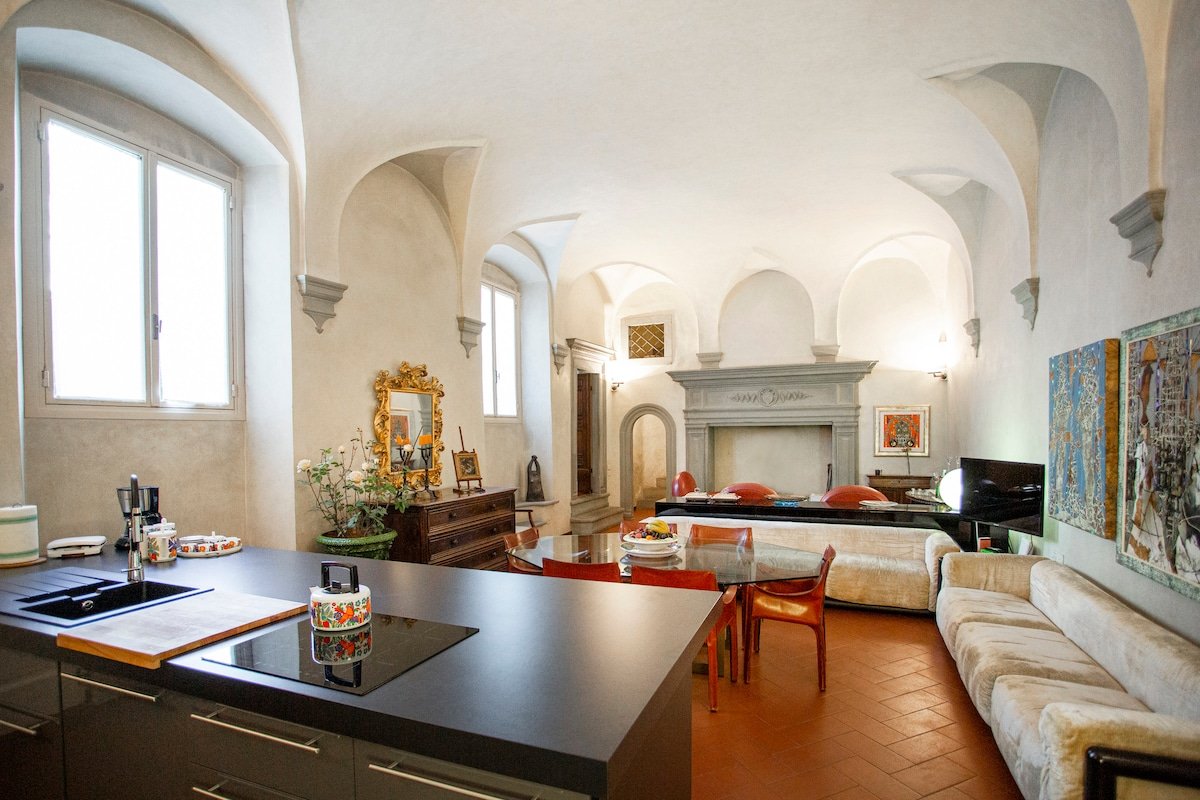 Renaissance Palace in Santa Croce gallery image 2