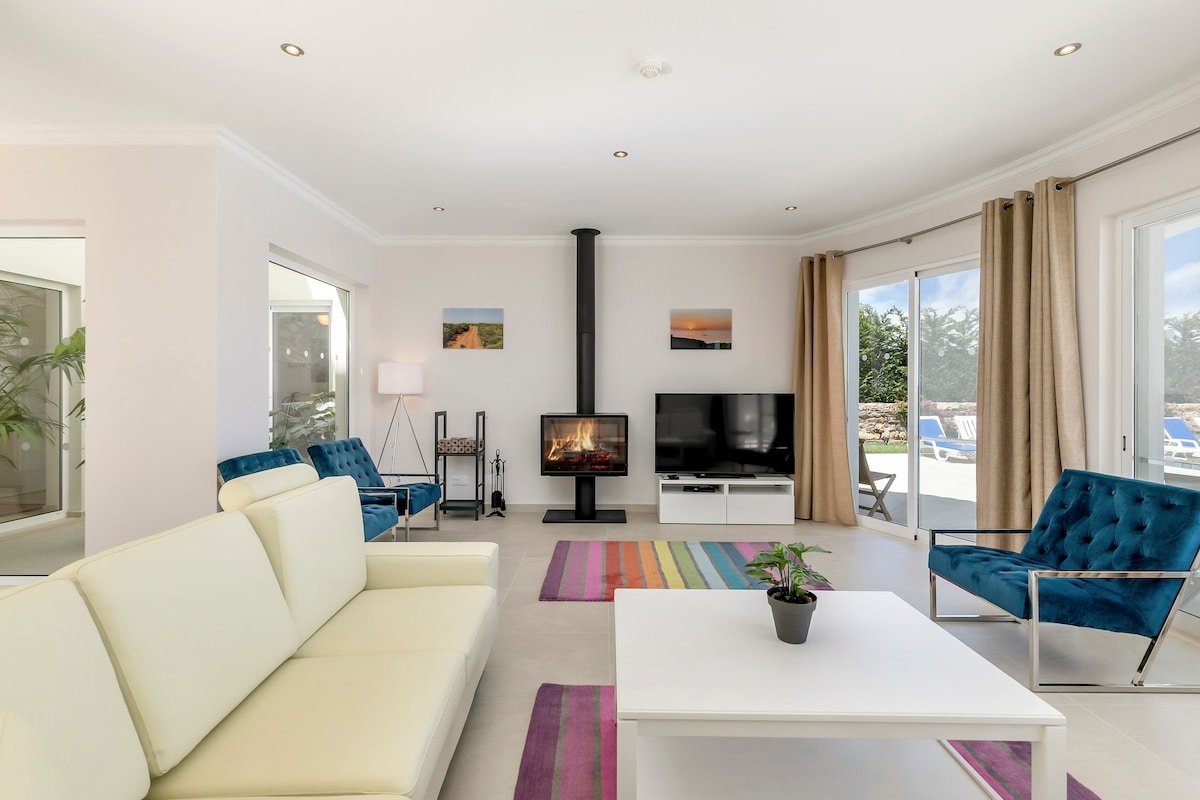 Sea View Villa gallery image 2