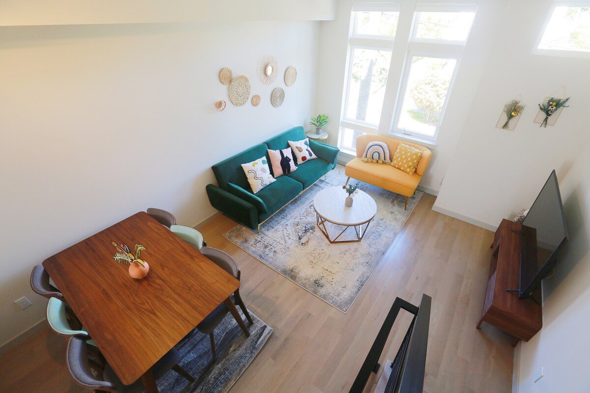 Walk to the zoo! Gorgeous rooftop view w/ parking gallery image 5