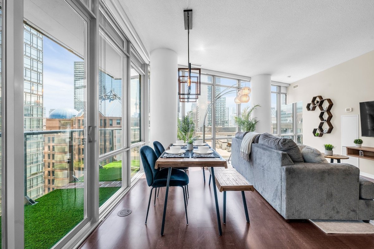 NEW | Luxury Condo | Core DT | UofT | Parking gallery image 3