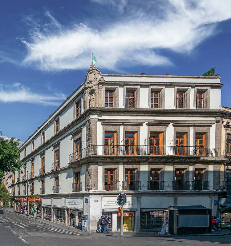 CASA SAUTO 2 BR/2 bath/balcony Historic Building gallery image 5