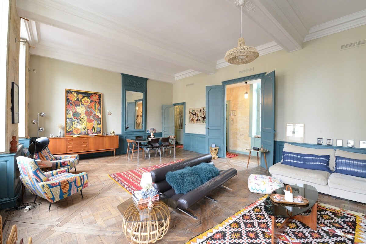 Superbe appartement dans batiment historique gallery image 2