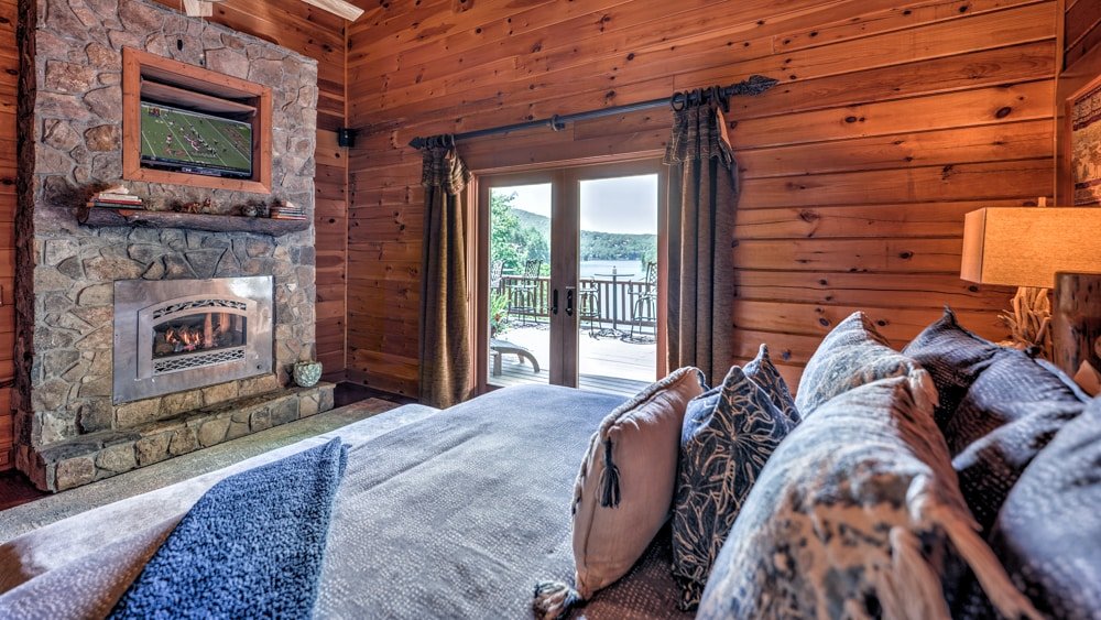 Eagles Landing- Lake Front Home, 2 Story Dock gallery image 2