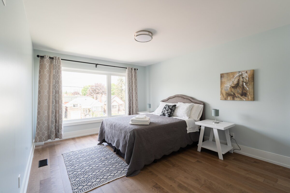 Luxurious 3bedroom house with free parking & wifi! gallery image 5