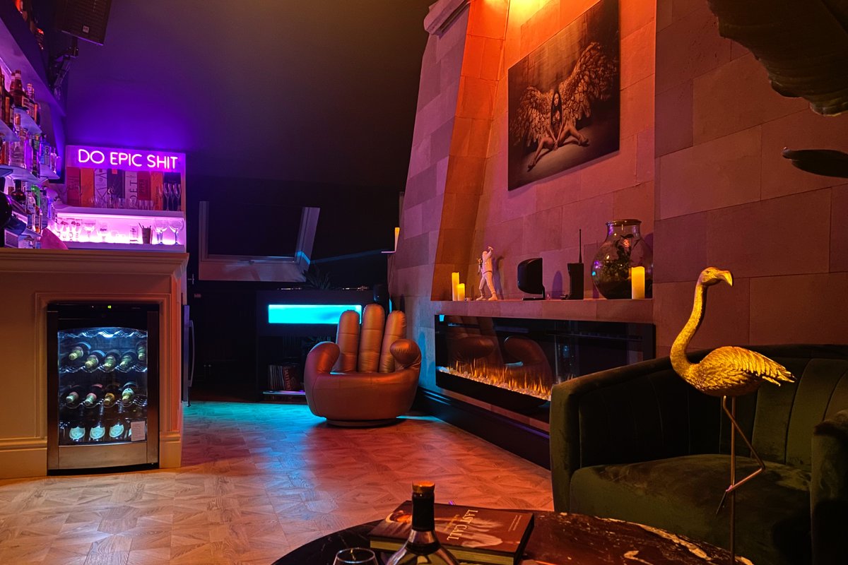 LoCo Paradiso: DJbooth, bar, terrace, cinema