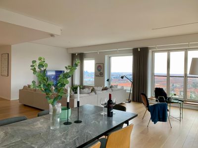 Stylish 4-Bds Apartment with Panoramic Views