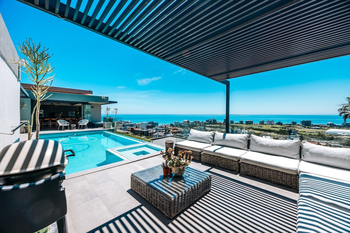 Sensational Views from Springbok Rd in Cape Town gallery image 5