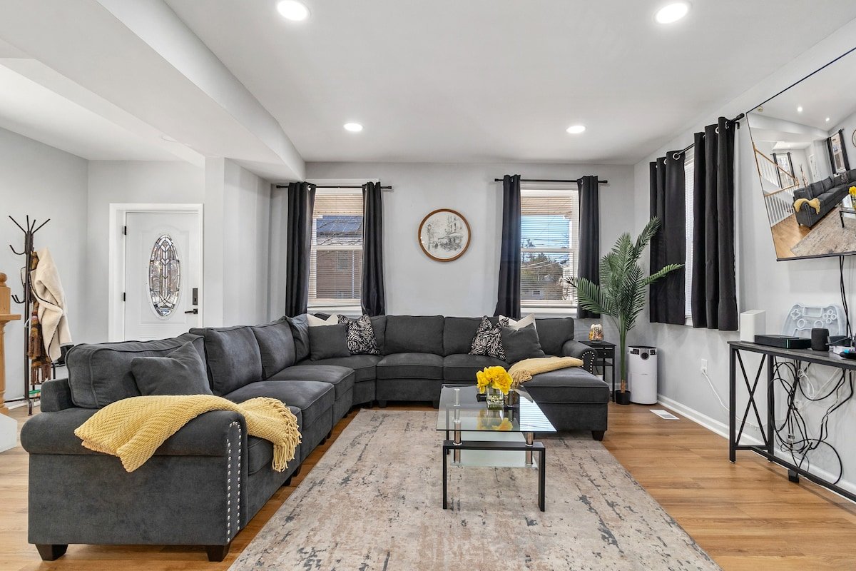 5-BR Home near DC Metro -Free Parking/Full Kitchen gallery image 4