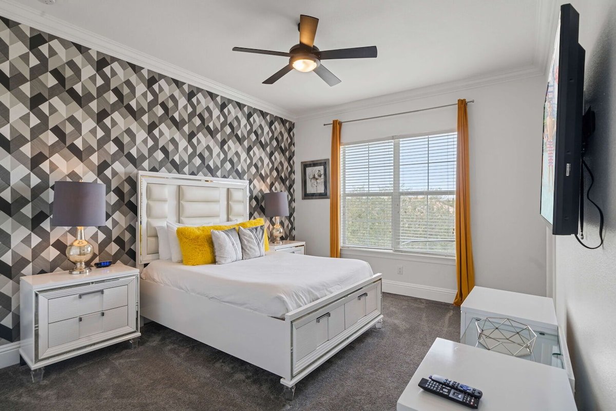 Eagle Casino Heaven: Arcade, Theater, Private Pool gallery image 5