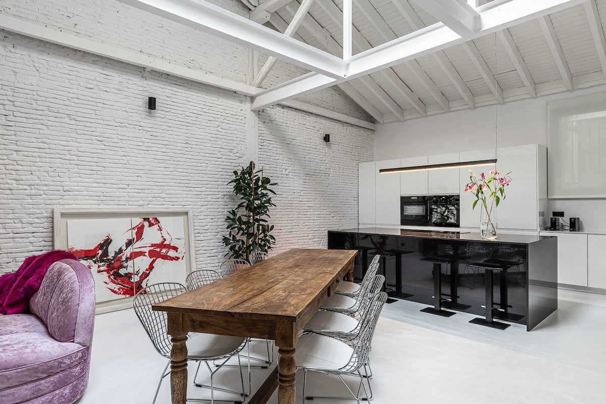 Gorgeous LOFT in SOL *4BD/4BTH in suite* gallery image 3