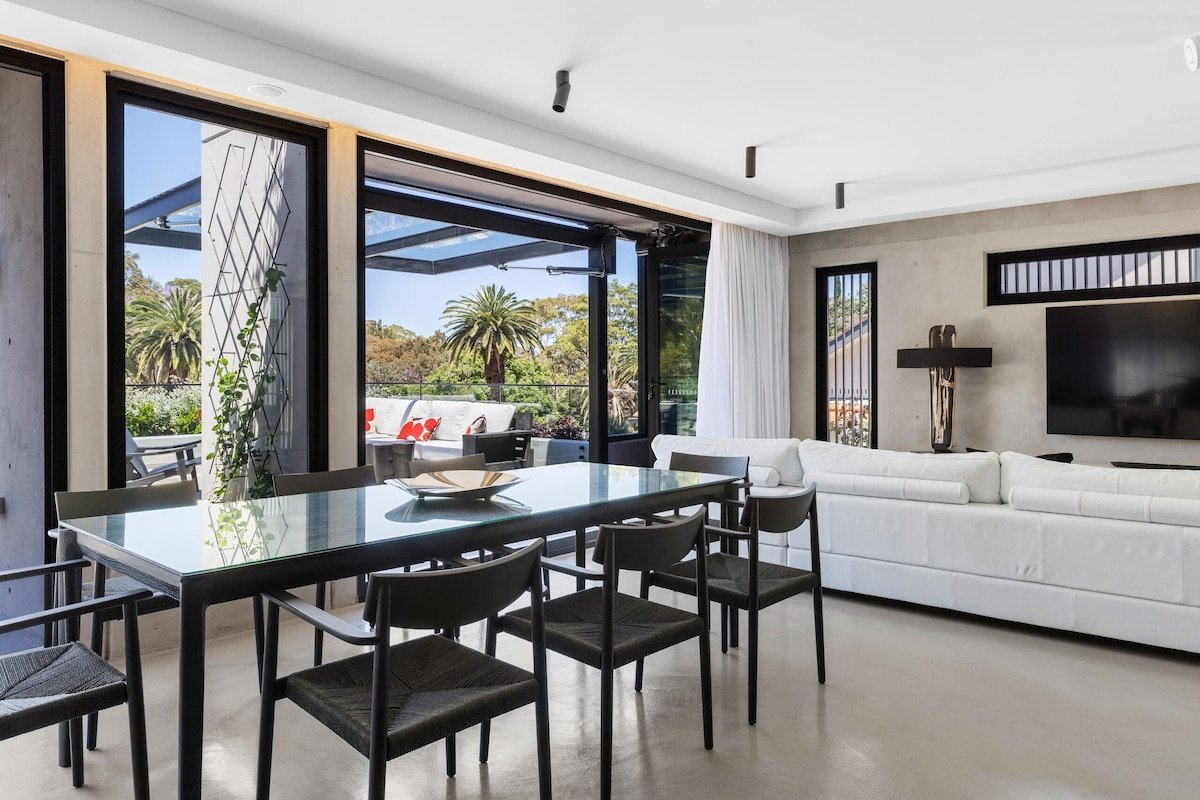 Newly built 2024 – Raw & refined Black Beauty gallery image 3