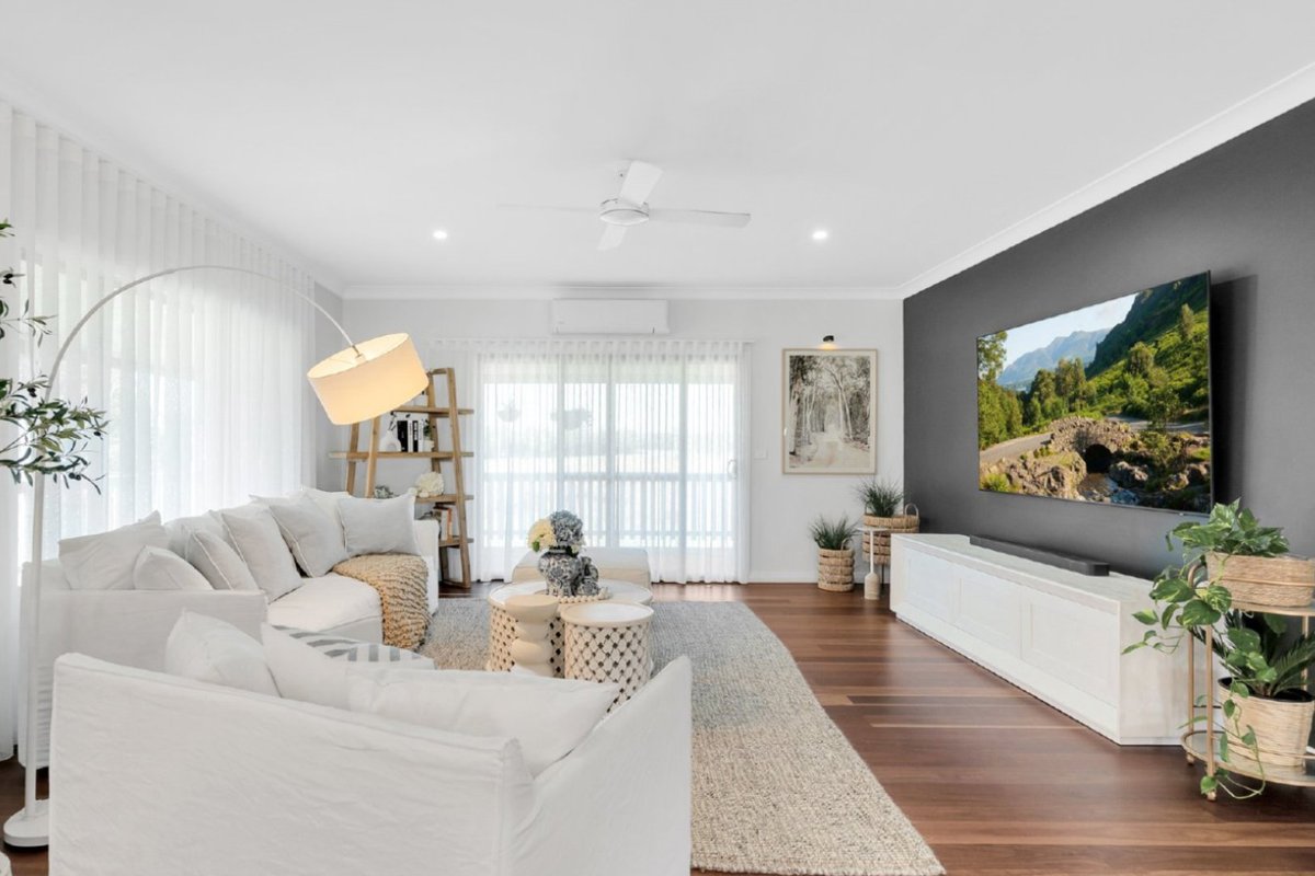 Three Galahs – Sleeps 8 Luxe Riverside Retreat