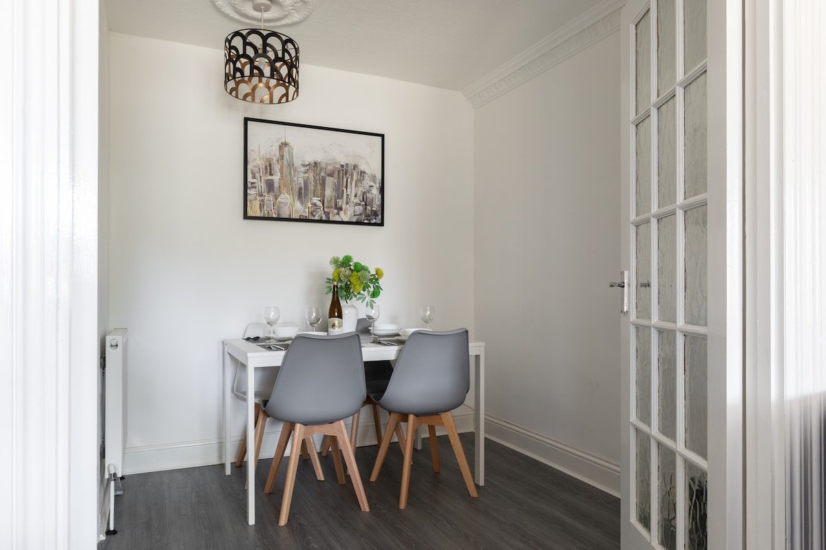 Serviced Homes 5 Bed, 5 Bath Contractor Insurance gallery image 5