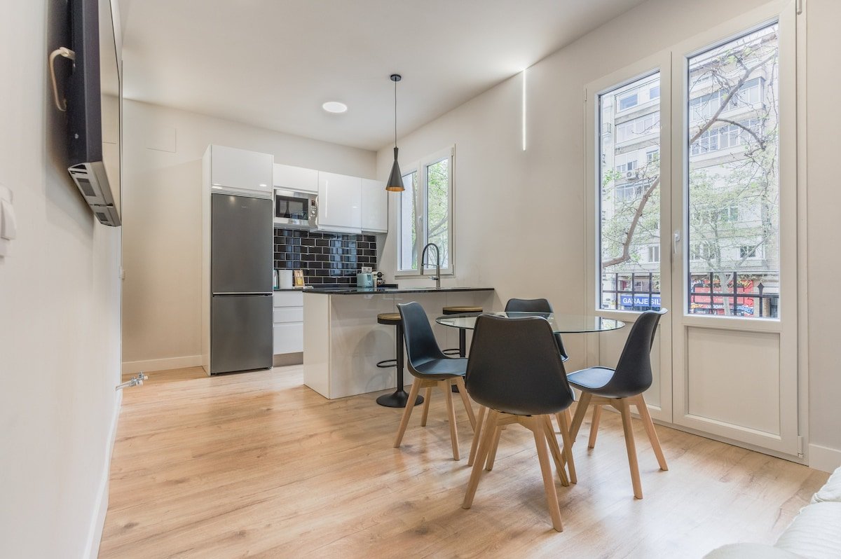 Bright & modern – 3Bedrooms 3Bathrooms -Salamanca gallery image 4