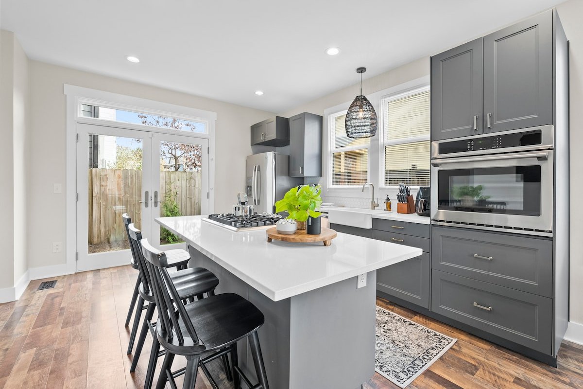 Luxury Short North Home with Putting green! gallery image 2