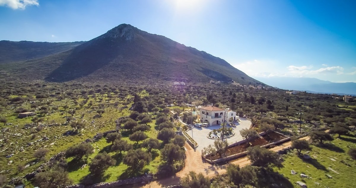 Lux Villa★Heated pool★Outdoor Jacuzzi★BBQ &Seaview gallery image 3