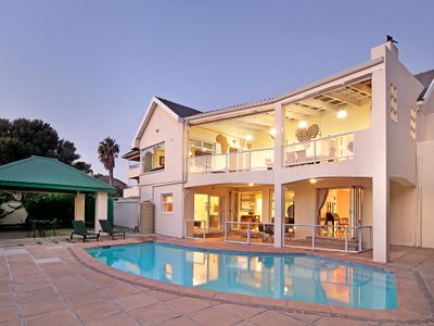 Merridew – Walking distance to Camps Bay Beach