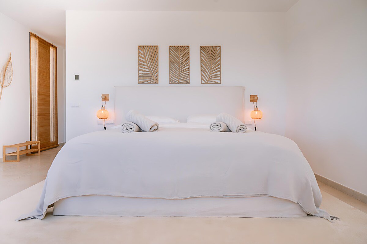 Countryside- Heated Infinity Pool- Jacuzzi- Gym gallery image 5