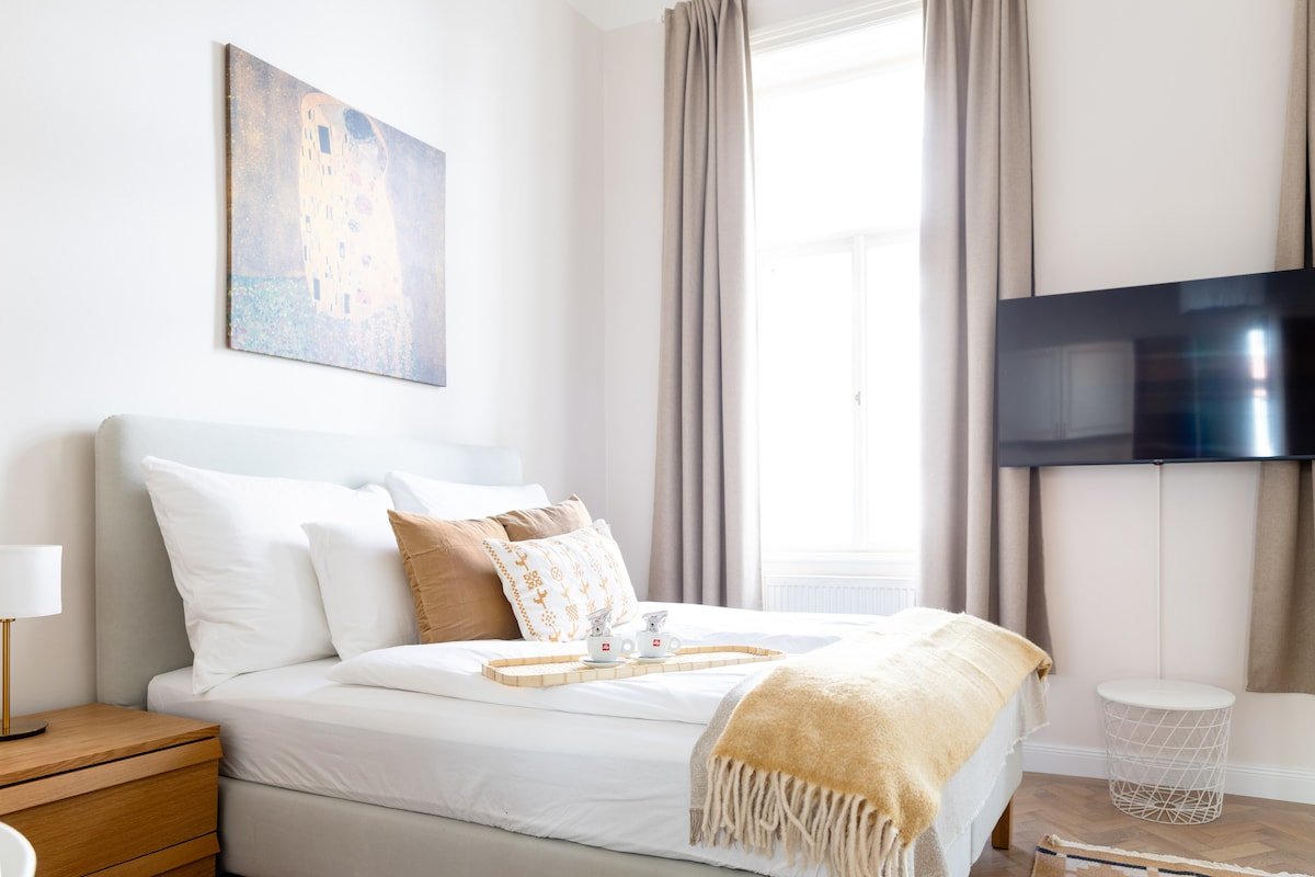 Fabulous five-room Apartment next to City Center gallery image 3