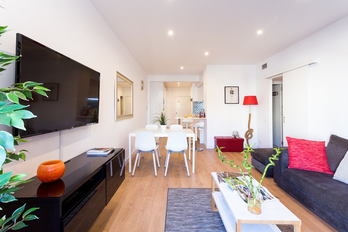 Modern 4 bedroom apartment in Sagrada Familia
