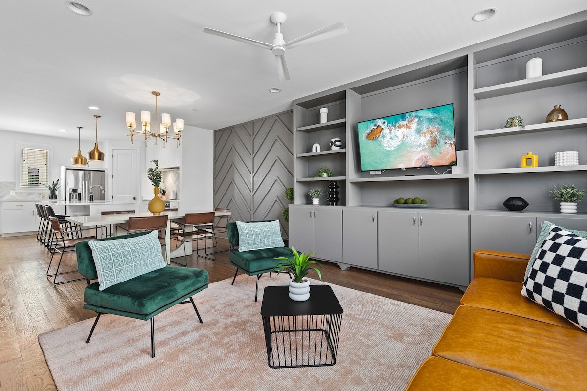 Stunning Home w/ Garage, Patio – Walk Restaurants gallery image 5