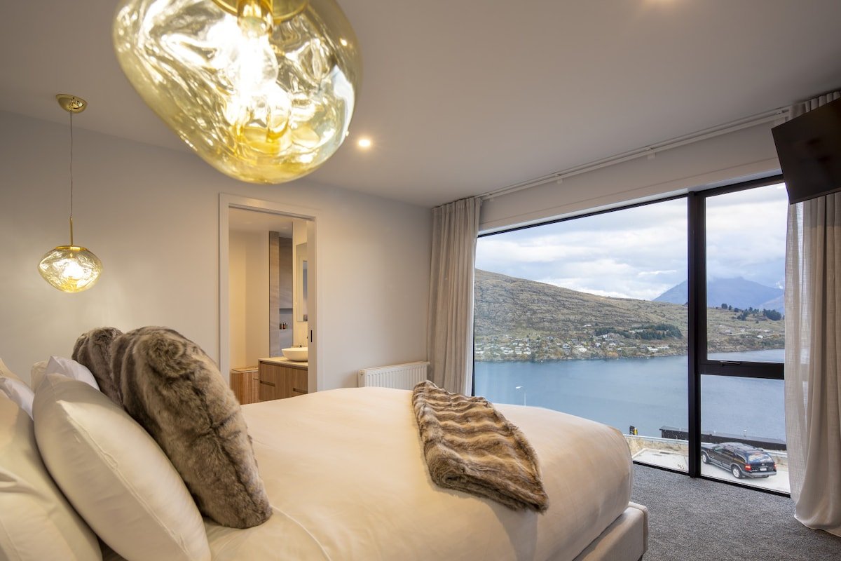 Aroha on Florence by Sotheby’s Luxury Rental Homes gallery image 3