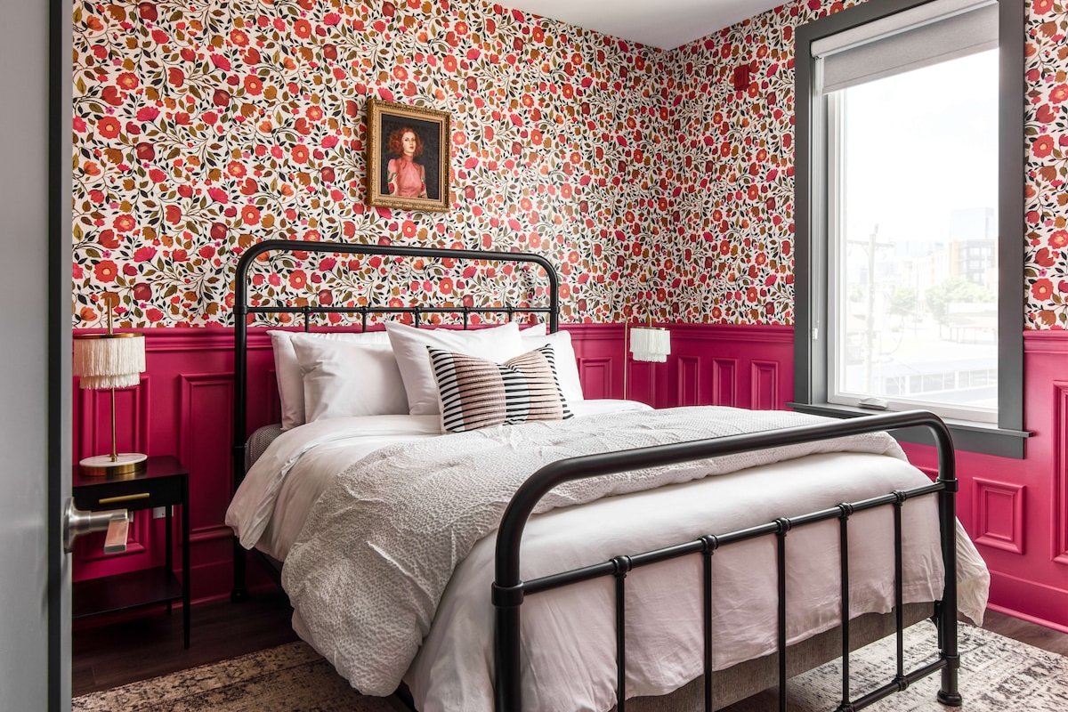 Casita Lulu • Downtown Designer Luxury Condo gallery image 3