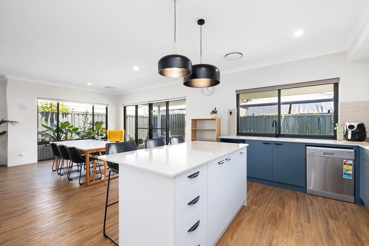 Family Friendly Close 2 Airport, Optus, Crown&City gallery image 5