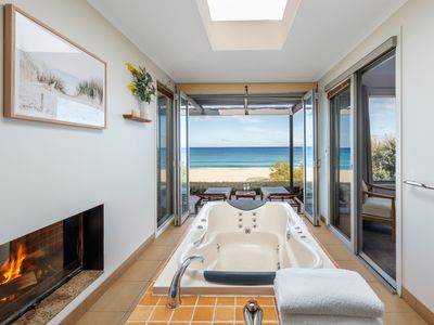 Chocolate Gannets Seafront Villa with full ocean views, 50 meters from the beach and 3 min drive into town