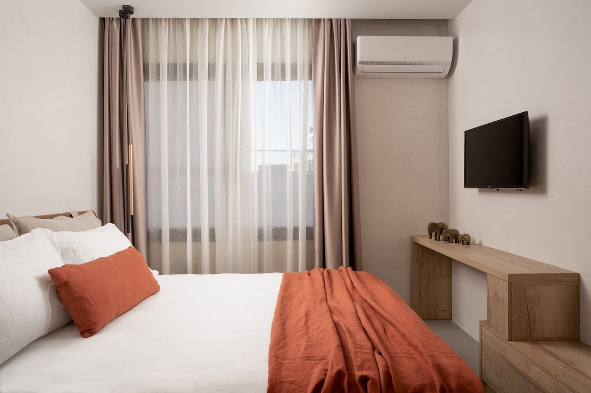 Syntagma residence with private heated jacuzzi gallery image 5