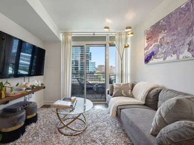 Stylish 2BR Downtown| 2 Queen Beds| 1 Free Parking