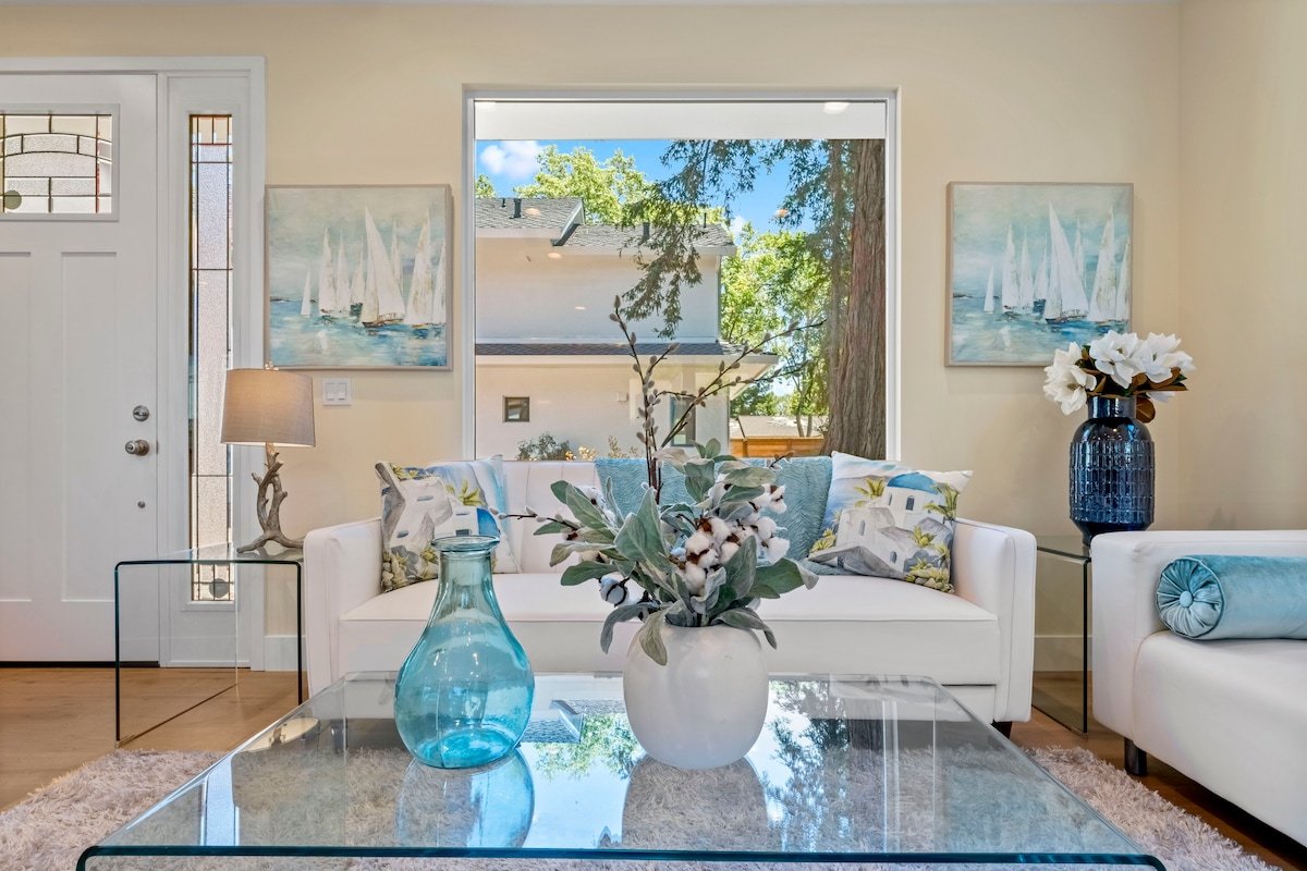 Home new Modern 4 Bed Downtown Mountain View gallery image 2