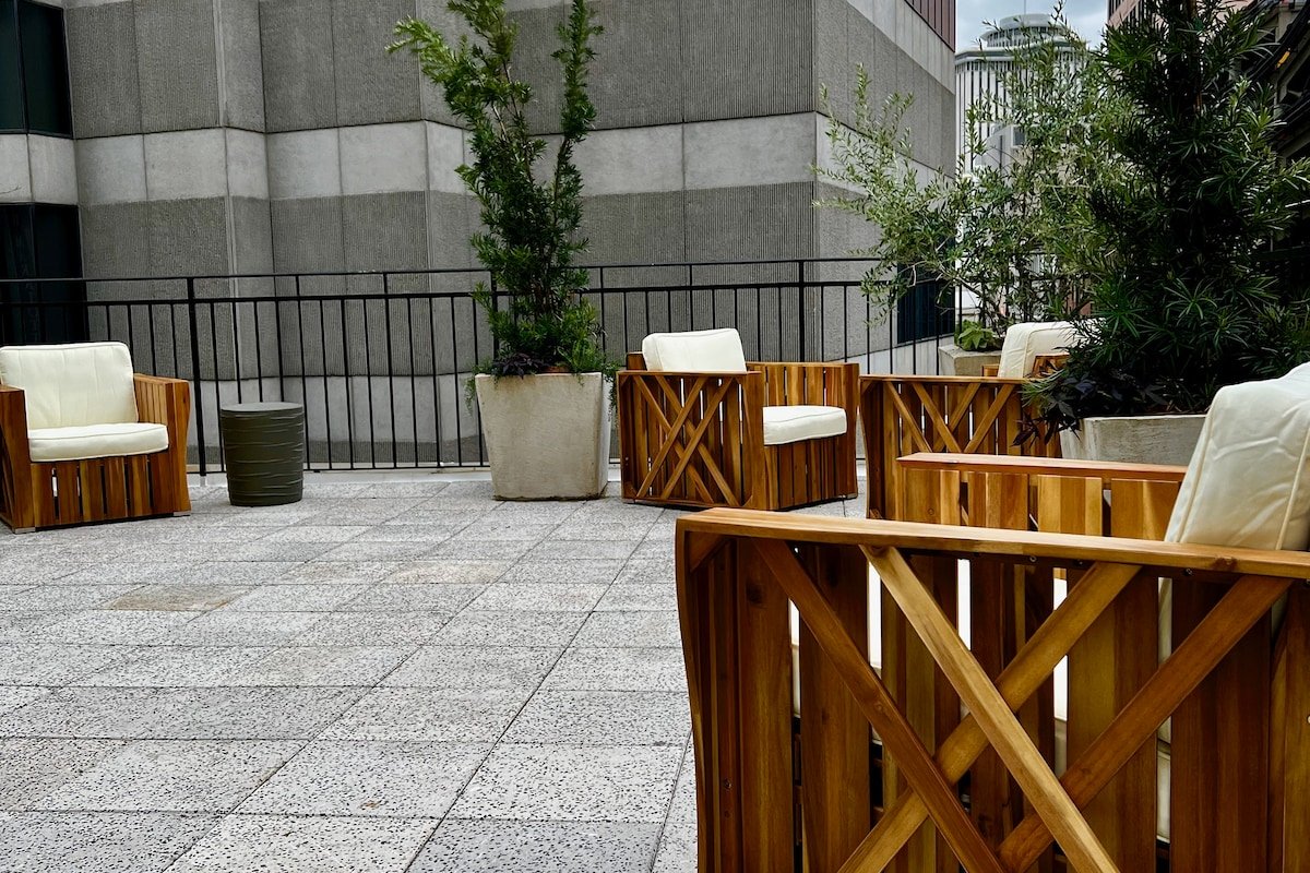 Vacation rental w/ Party Rooftop- Block to Parades gallery image 5