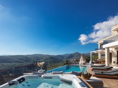 Villa Argyrie, heated pool, sea view, Jacuzzi