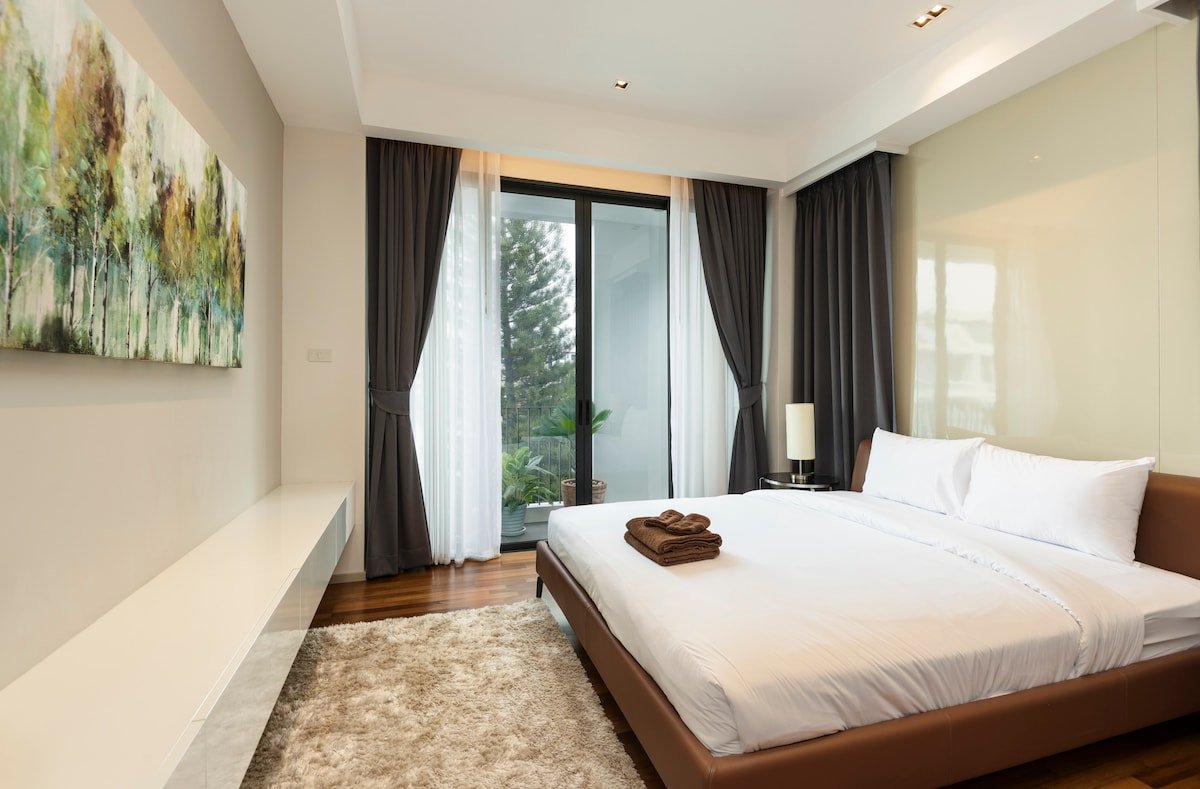 Roof-top Pool Luxury Residence in trendy Thonglor gallery image 5