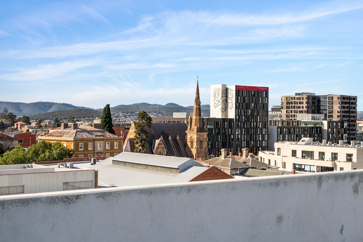 Hobart CBD Roof Top Penthouse gallery image 4