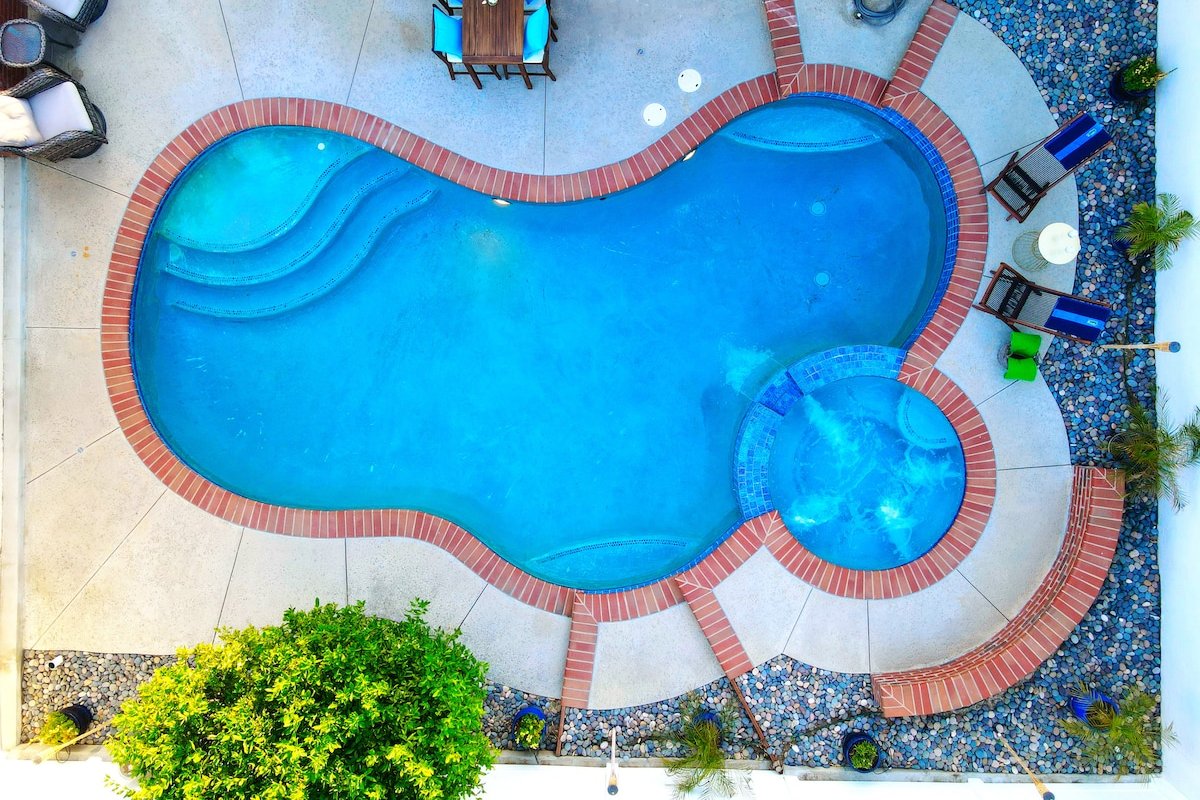 Enjoy La Crescenta Living. Work, Play, Swim. gallery image 4