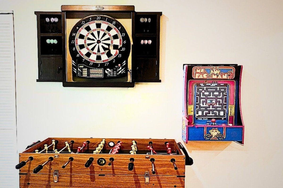 *LA Garden Escape-6BD/5BR-3 King Beds, Modern* gallery image 3