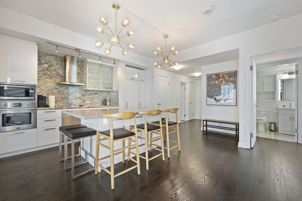 3 Bedroom 2 Bath Waterfront Condo w Free Parking