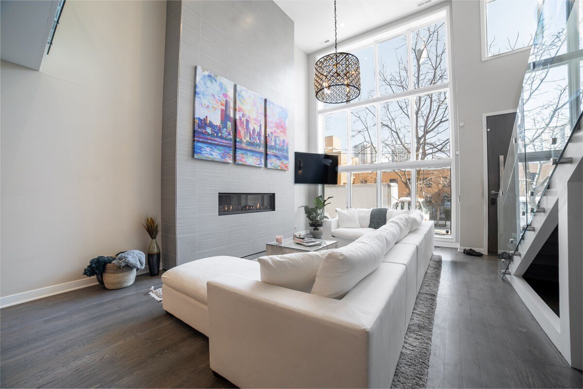 Extravagant Old Town Home w/ Sauna, Rooftop Lounge gallery image 5