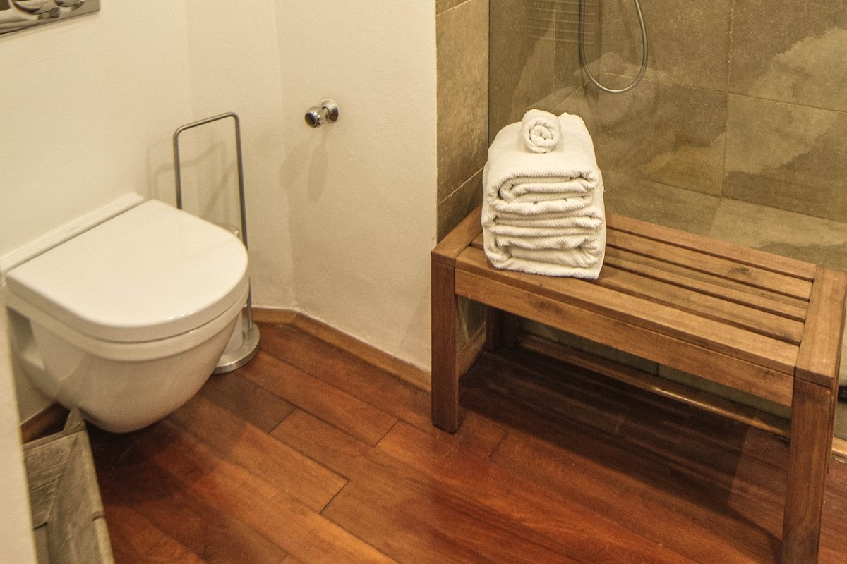 Calm under the Castle gallery image 4