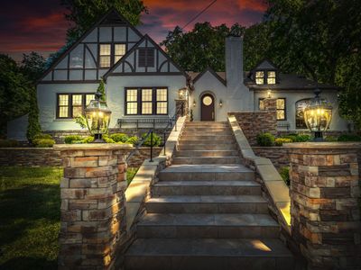 9 Bedroom 7 1/2 Bath 5000 square feet (15 beds)