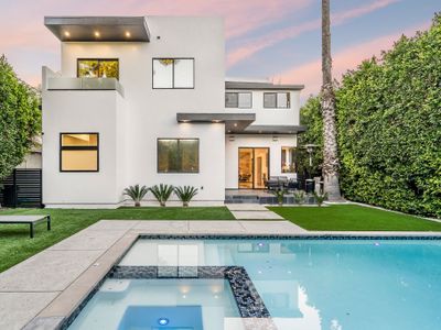 Los Angeles Modern with gym/pool and rooftop!