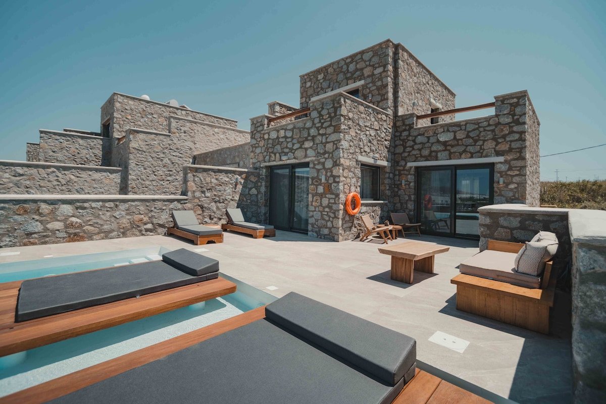Naxos Privilege Villas – 5BDRM with Pool & Hot Tub gallery image 2