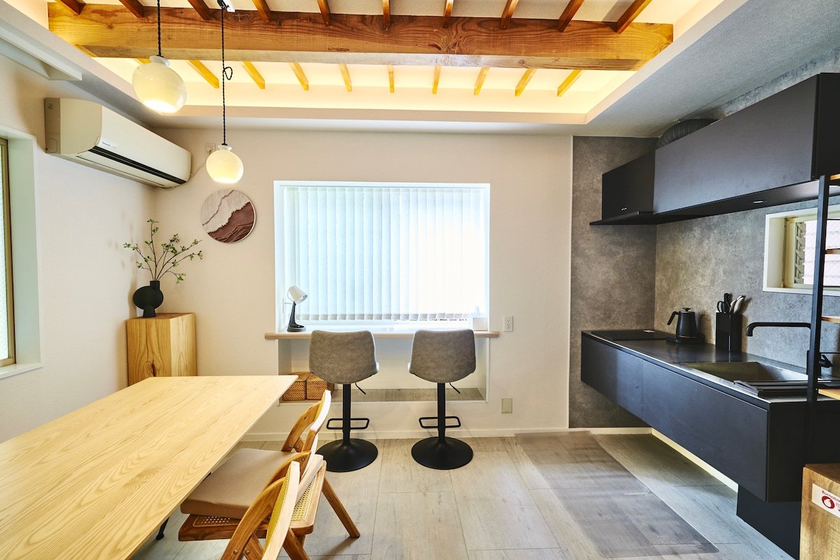 駅徒歩2分、新宿電車4分、寝室4室、リビングルーム1室、シャワー2室、お子様向けボルダリング gallery image 4