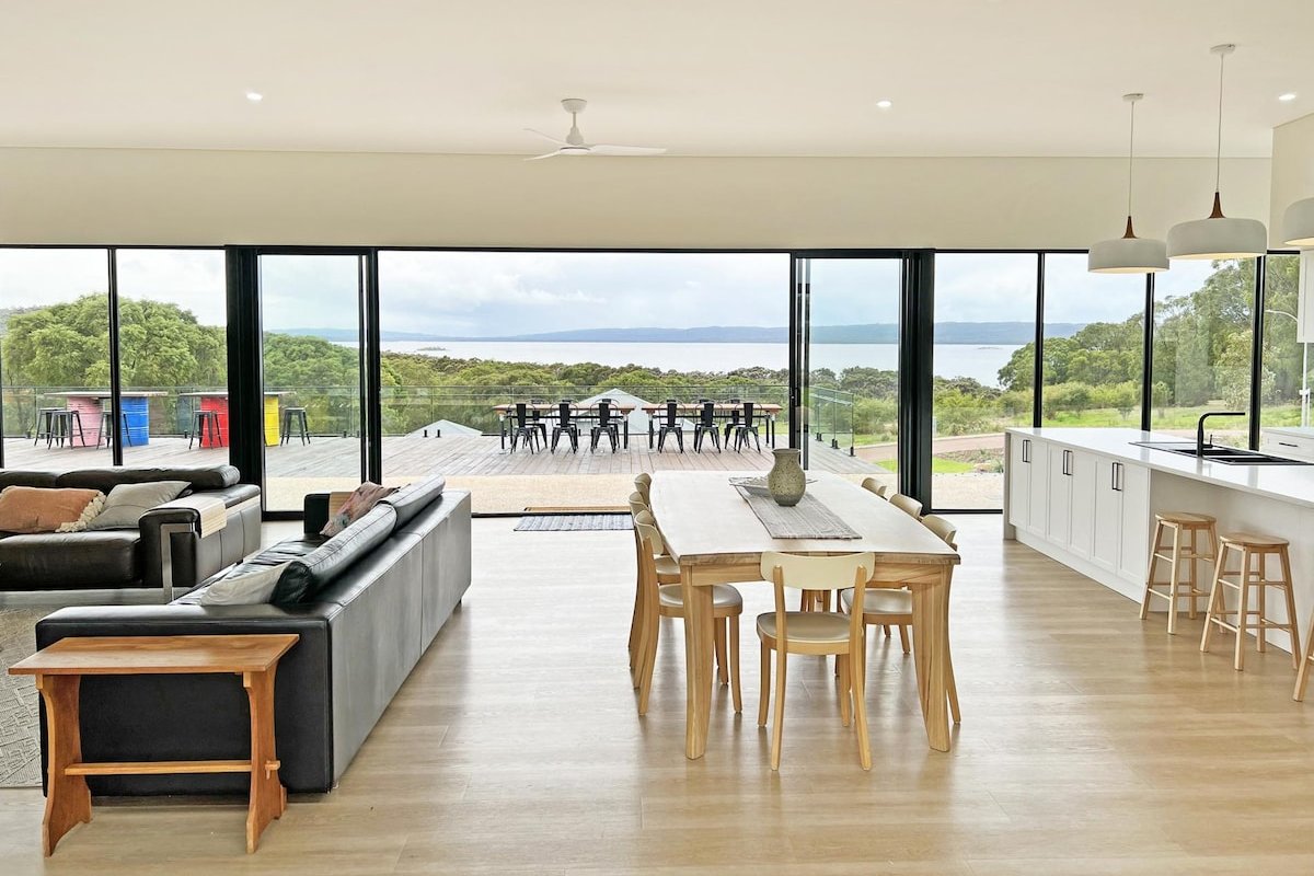 Kwoorabup Views: Luxury home with inlet views gallery image 5