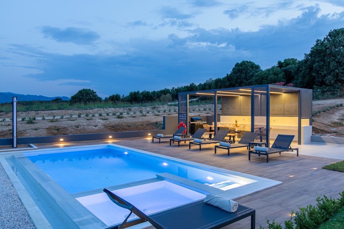 Brand NEW Luxury villa*Private Pool*Seaview & BBQ gallery image 4