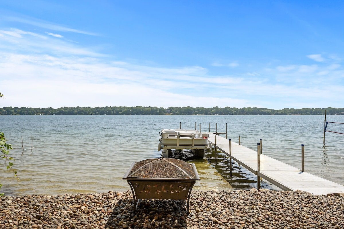 Sauna + Hot Tub + Lake + Boat + Private Chef gallery image 4