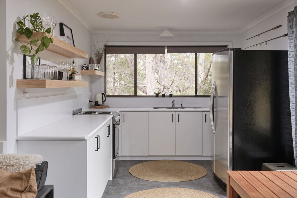 Currawong Lakes – The Hideaway Cabin gallery image 5